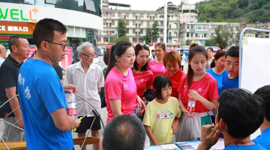 “发展体育运动 增强人民体质”题词71周年全民健身主题活动宜宾市翠屏区站开赛