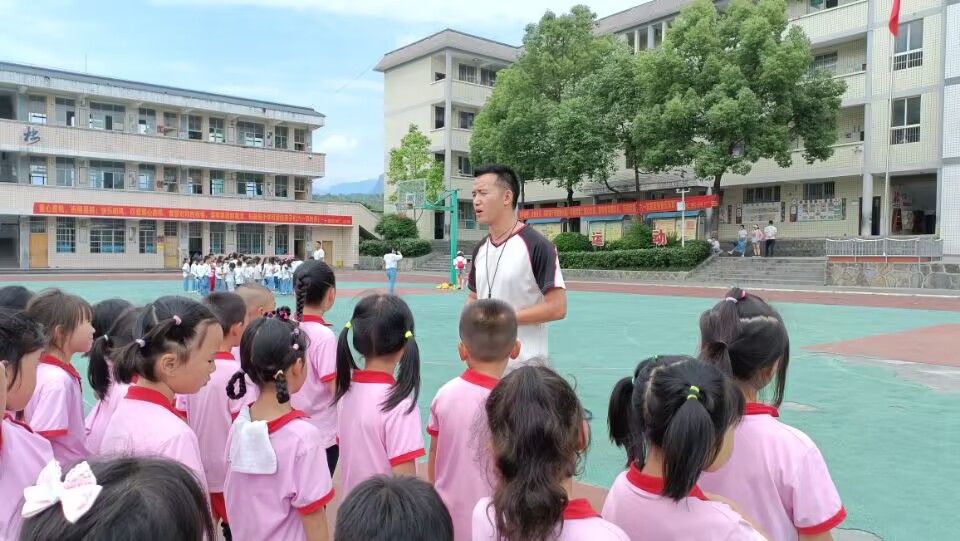 参观小学0