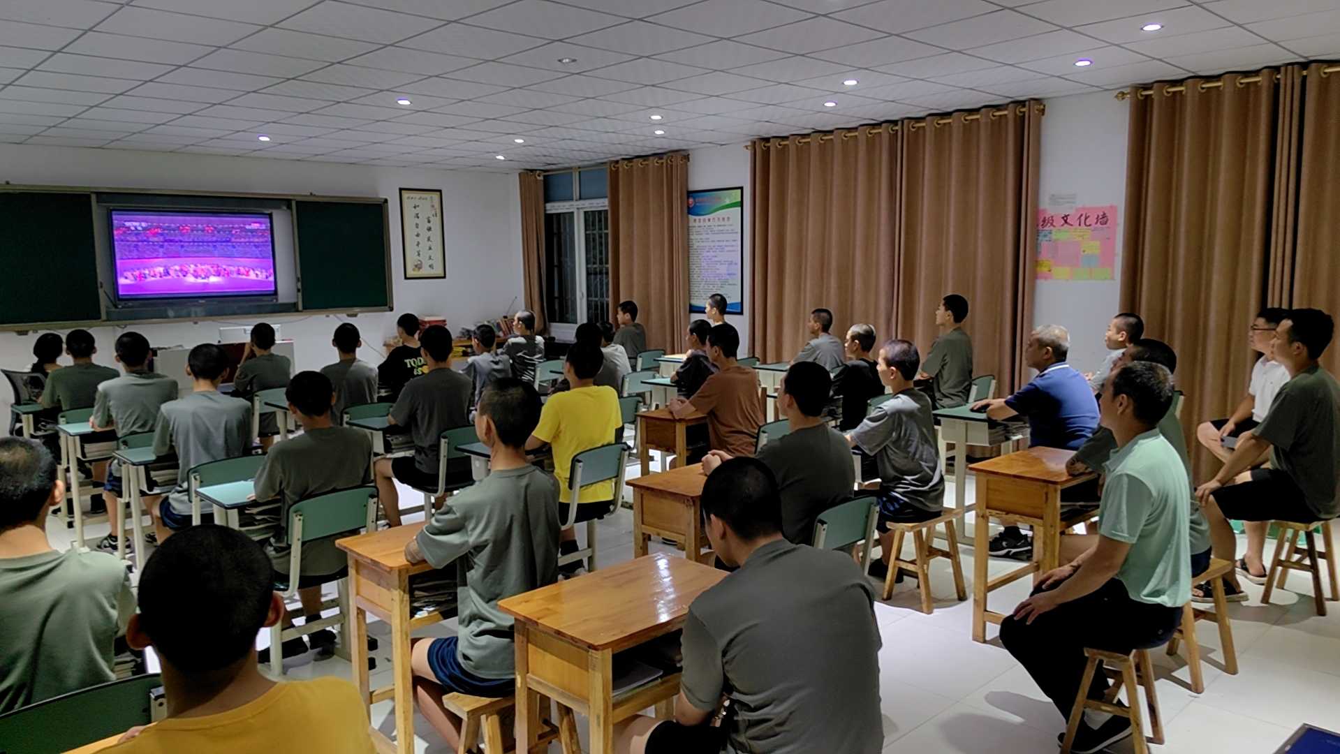 宜宾市第十六中学校为成都大运会保驾护航