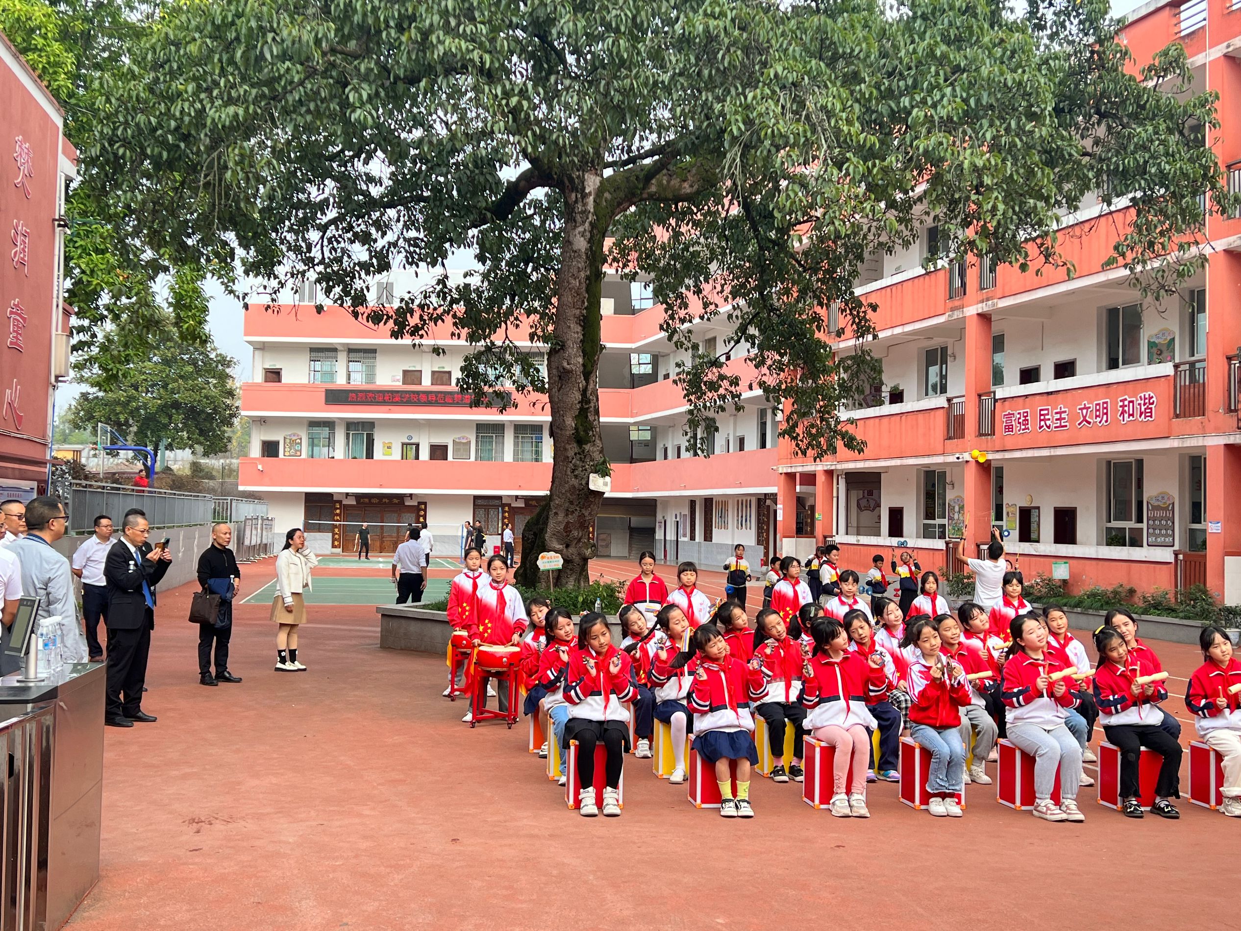 展示僰道小学非洲鼓号队